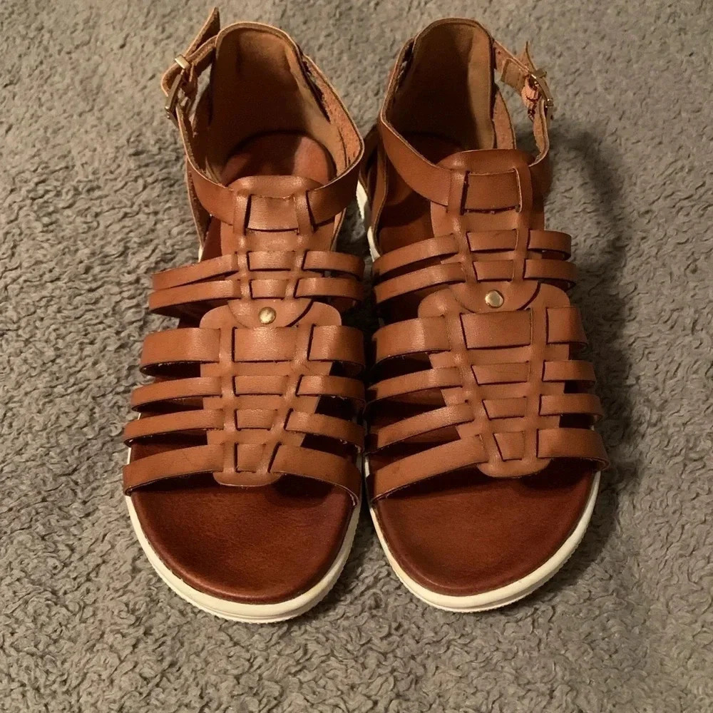 Strappy Brown Buckle Sandals size 6-7